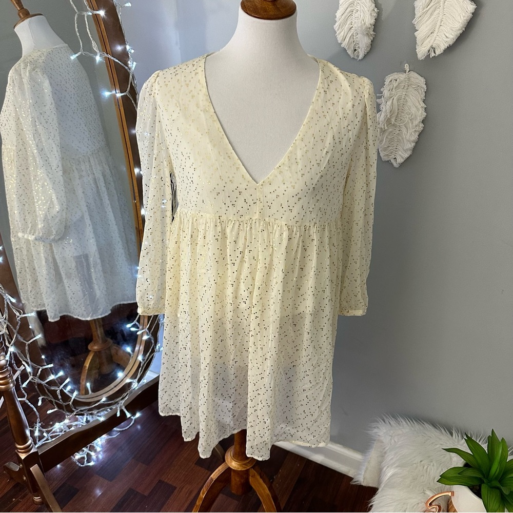 •nwt• Aritzia Sunday Best Jinx escape white & gold dress - Picture 3 of 11